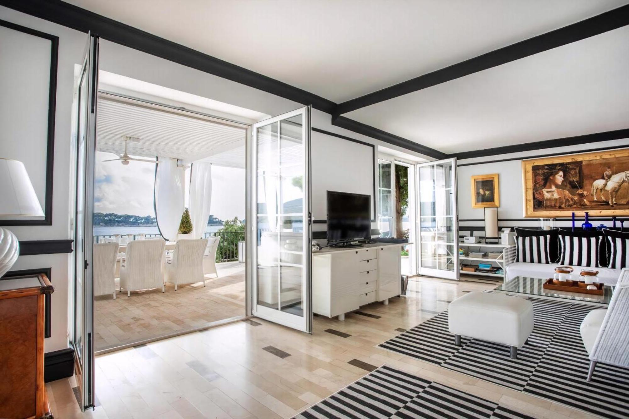 Elegant Lozica 4 Bedrooms Palazio Seafront Beautiful Infinity Pool