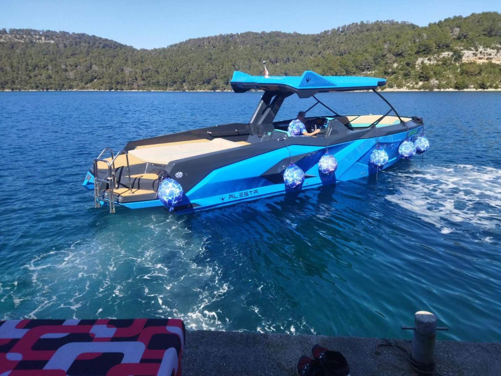 Raptor Botel