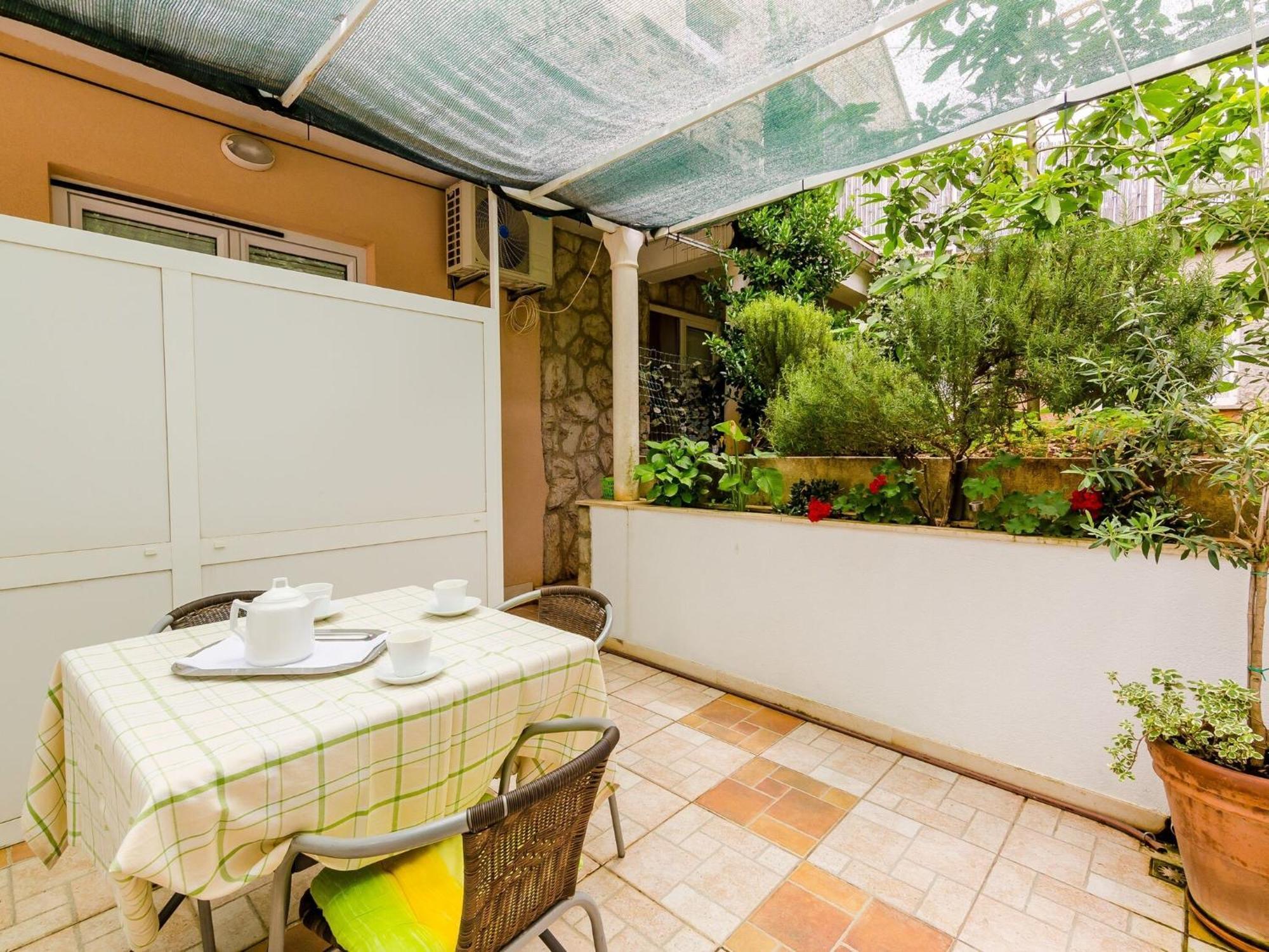 Captain - One Bedroom With Terrace 3 Adults Apartment
