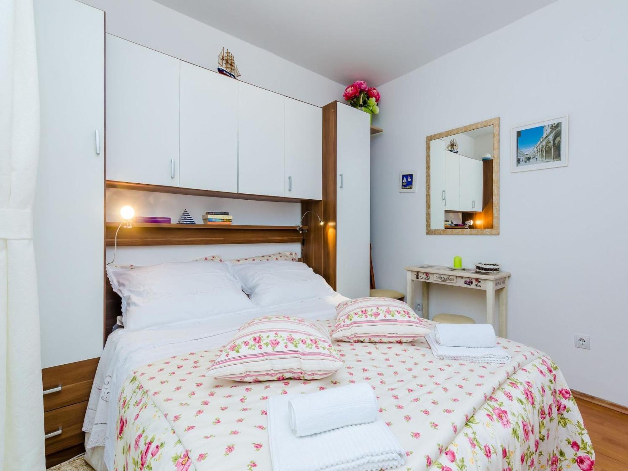 Captain - One Bedroom With Terrace 3 Adults Apartment