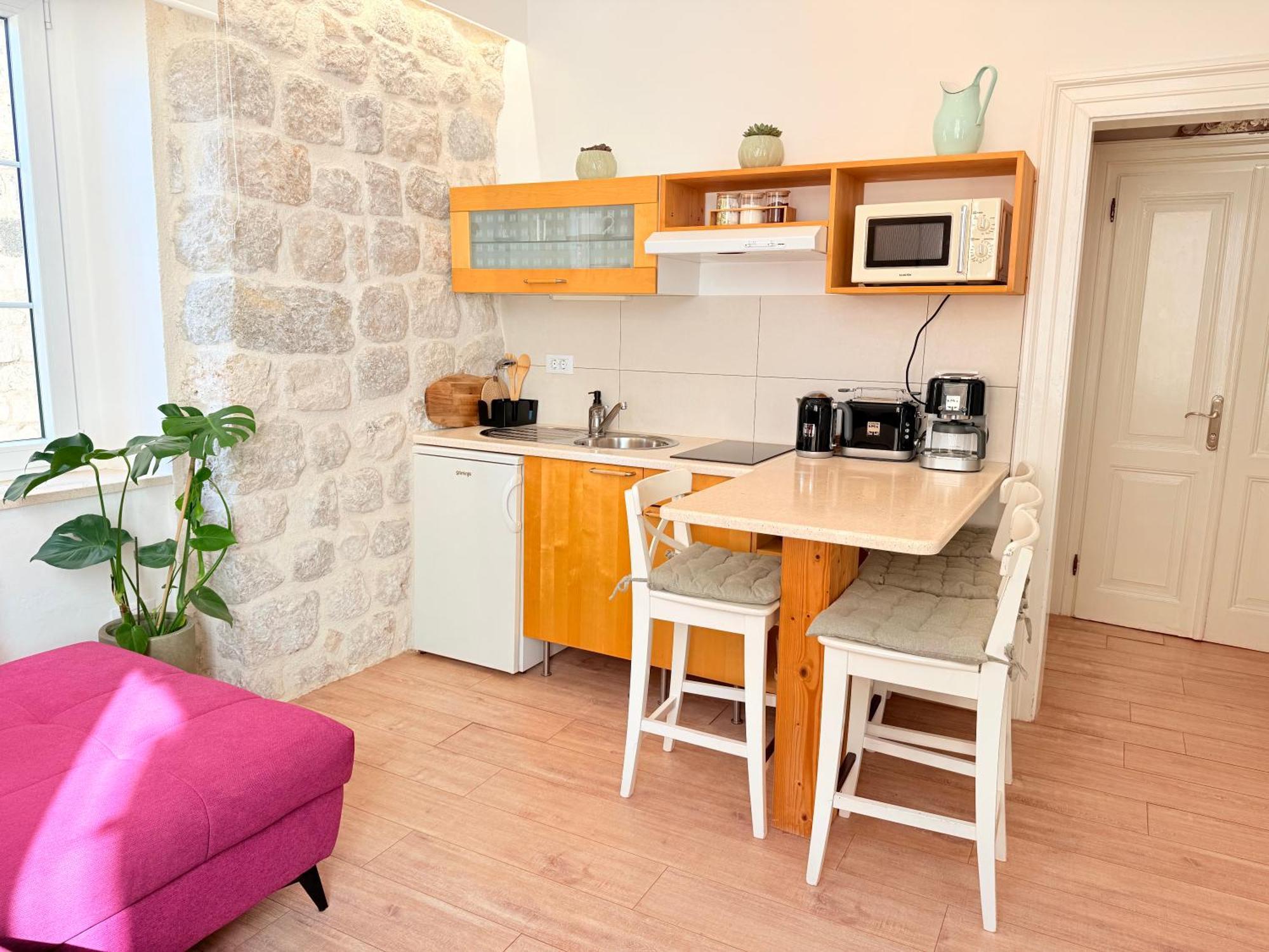 Midtown Apartment