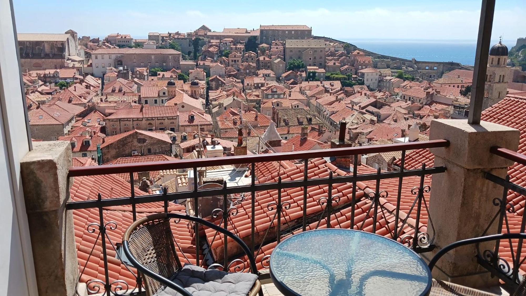 Location Old Town Lucic Apartment