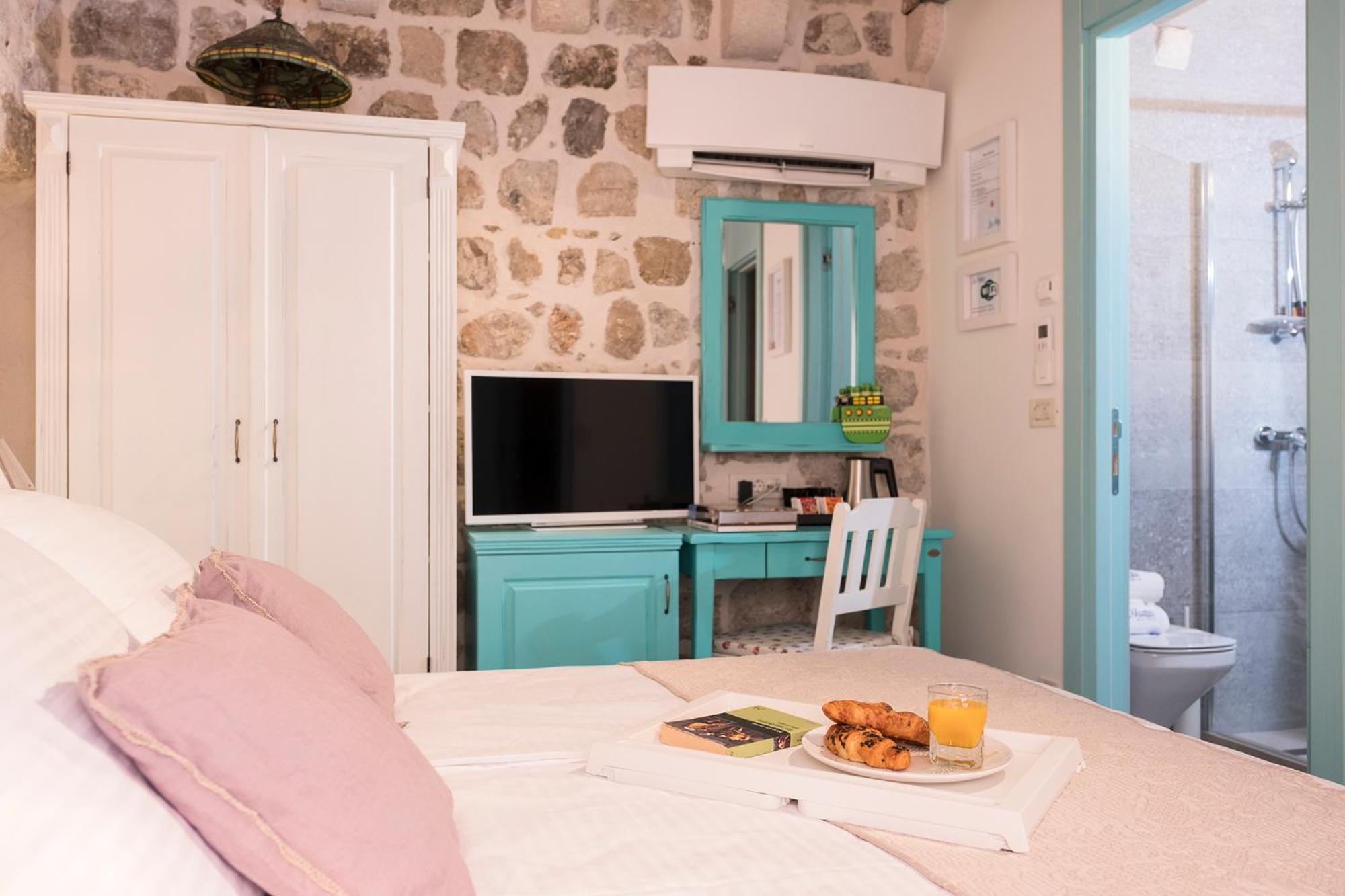Auroom Superior & Terrace- Old Town Apartment *