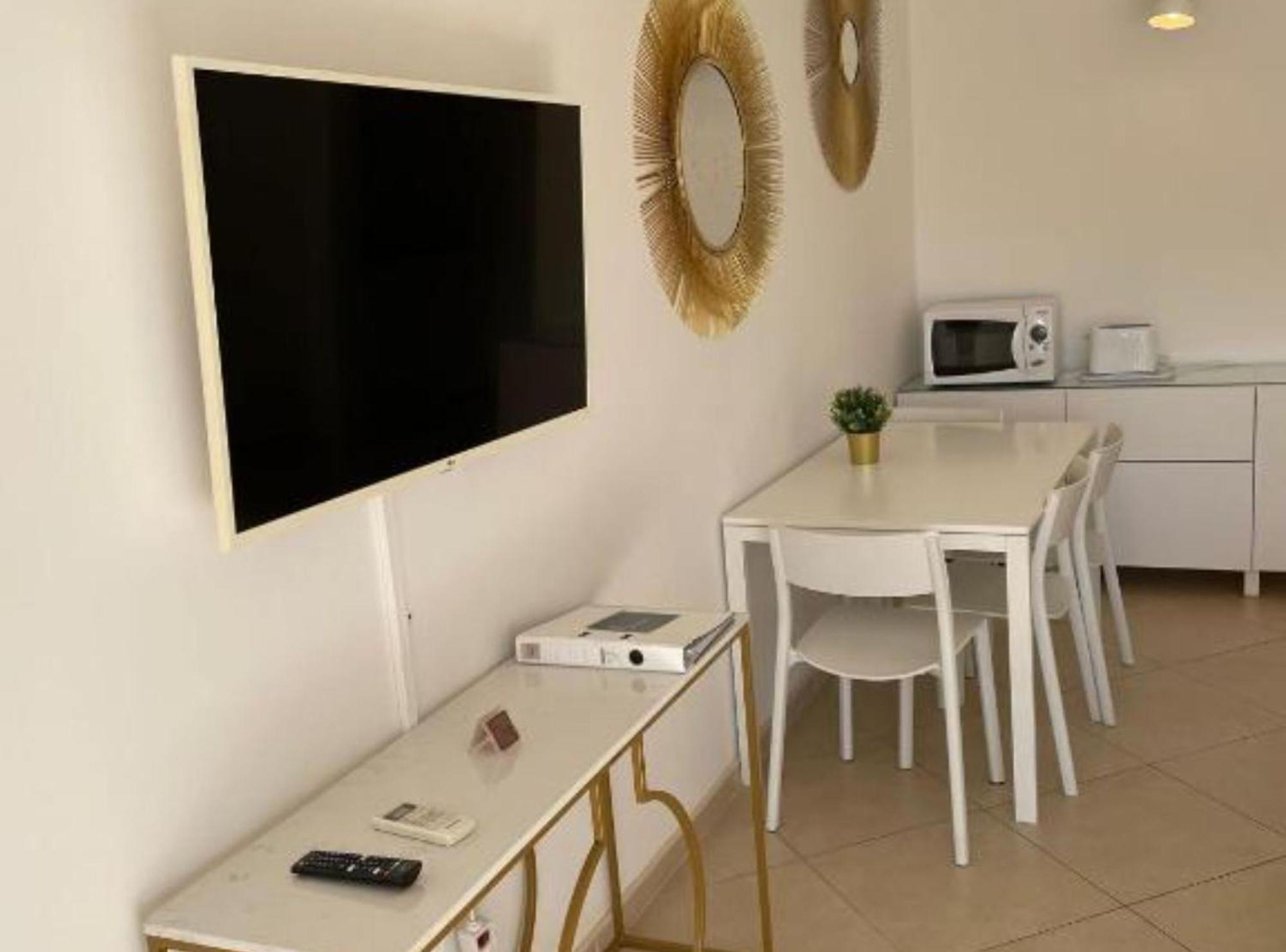 Apartment By The Sea *