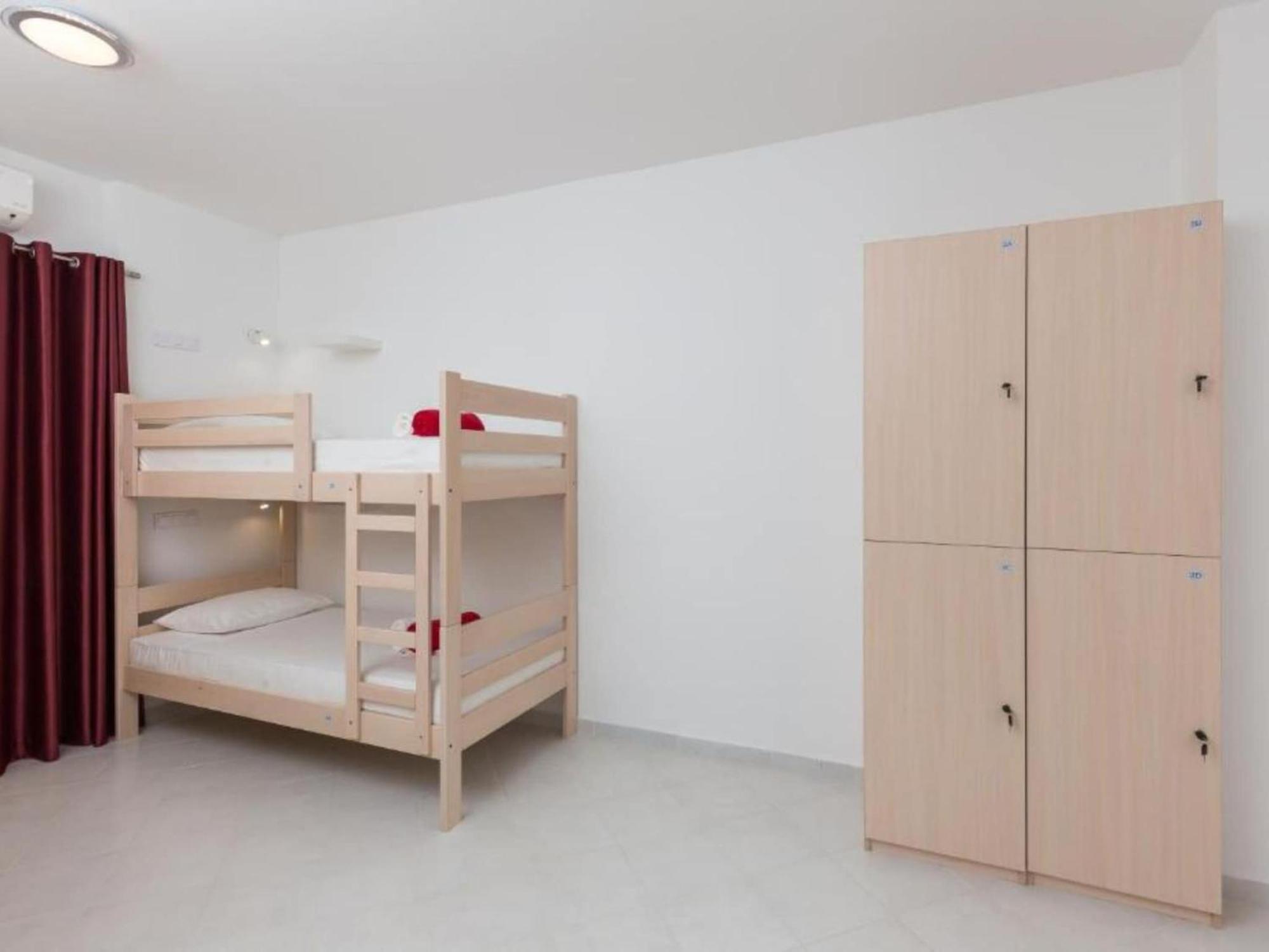Free Bird - Bed In Five Bed Mixed 4 Holiday home *