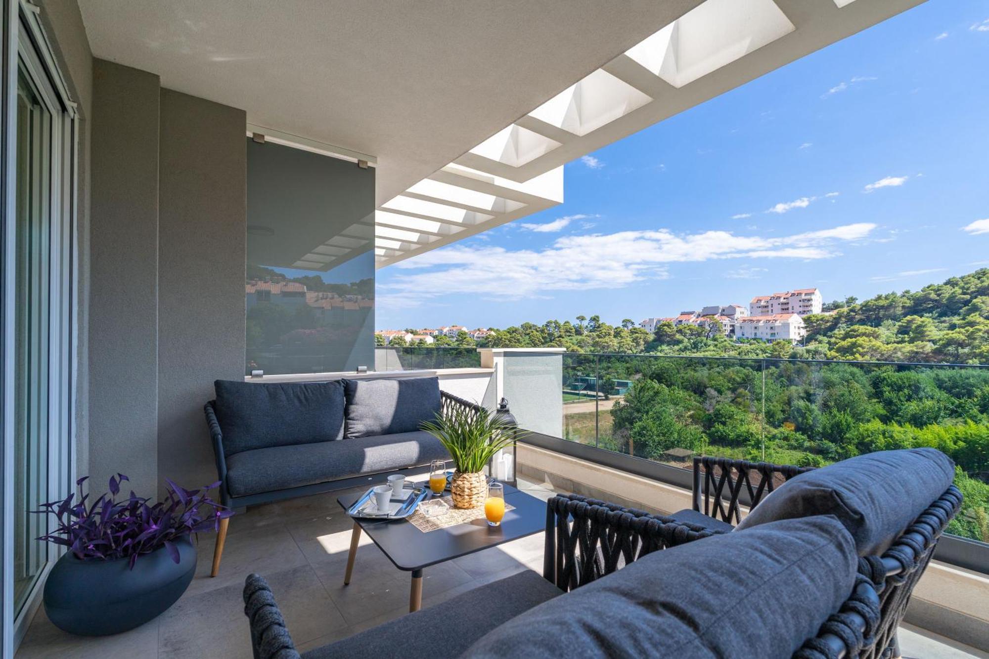 The Signature - Two Bedroom Modern In Lapad Apartment *