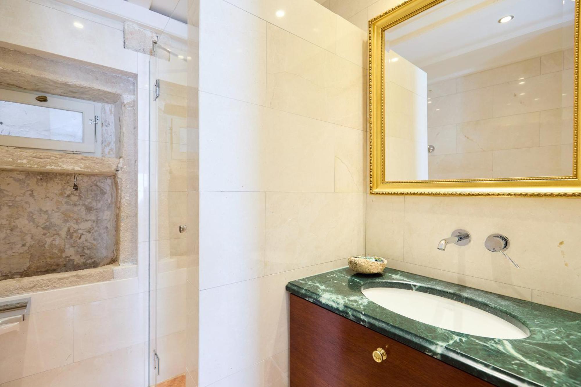 Luxury In The Old Town With Stunning Views