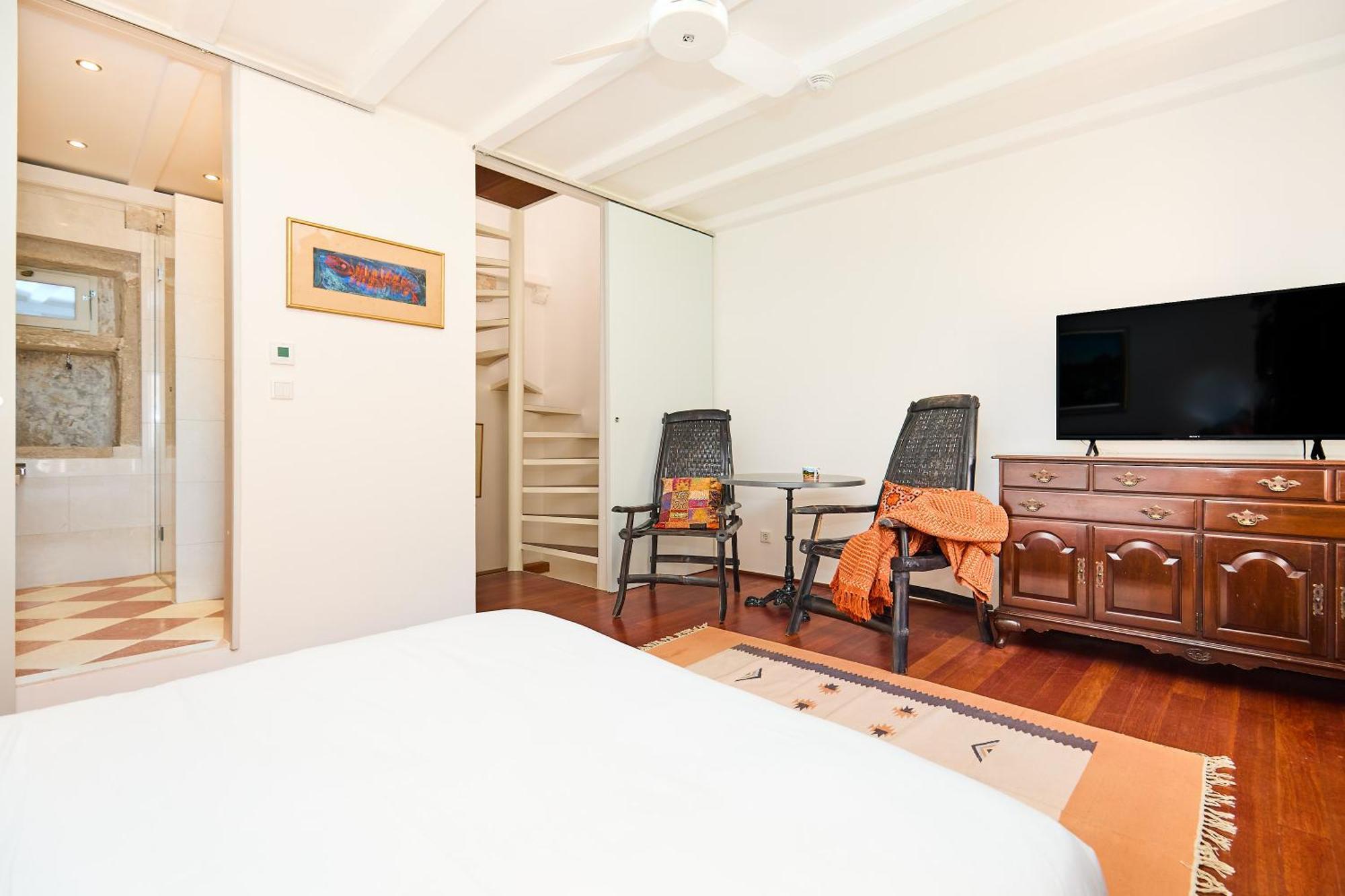 Luxury In The Old Town With Stunning Views Pousada