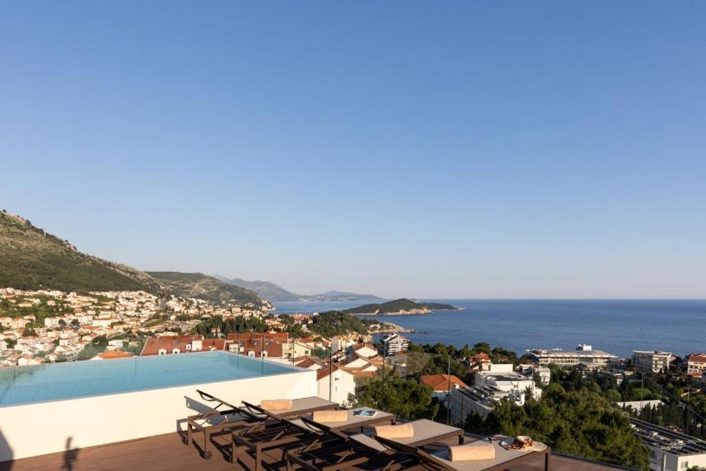 Modern In With Infinity Rooftop Pool Villa
