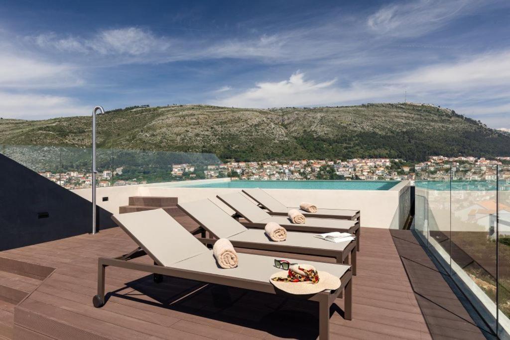 Villa Modern In With Infinity Rooftop Pool