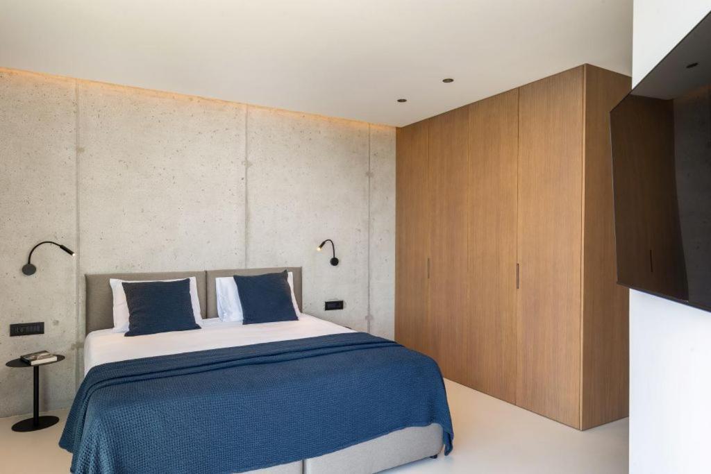 Modern In With Infinity Rooftop Pool Villa *