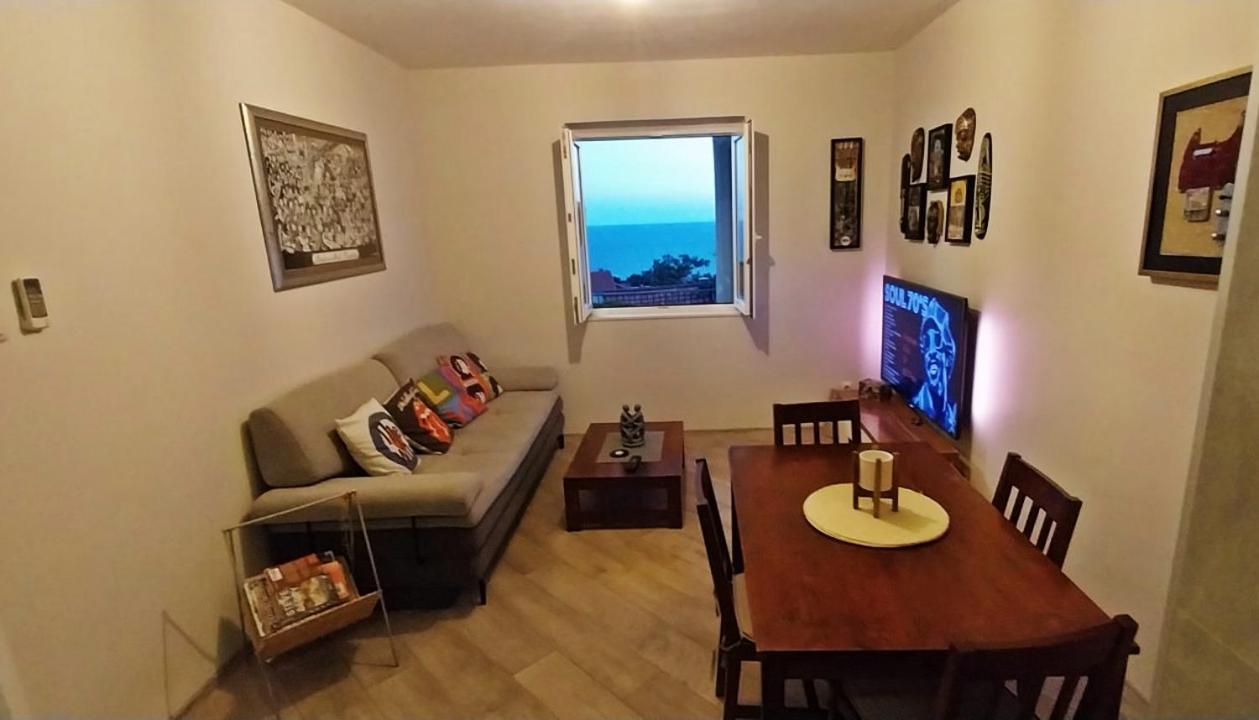 Apartment Rock Palace