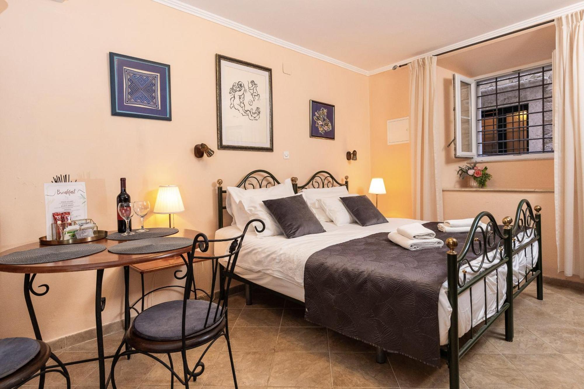 Amoret Apartment