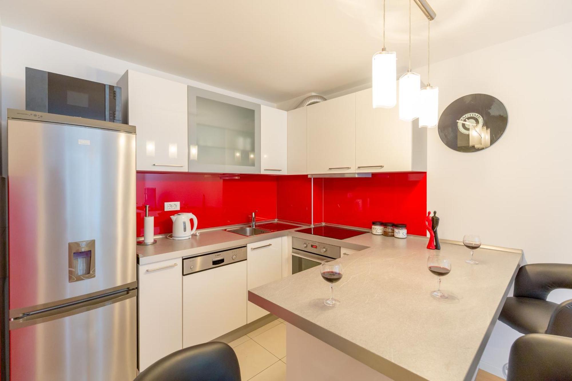 With Private Parking And Sea View Apartment *