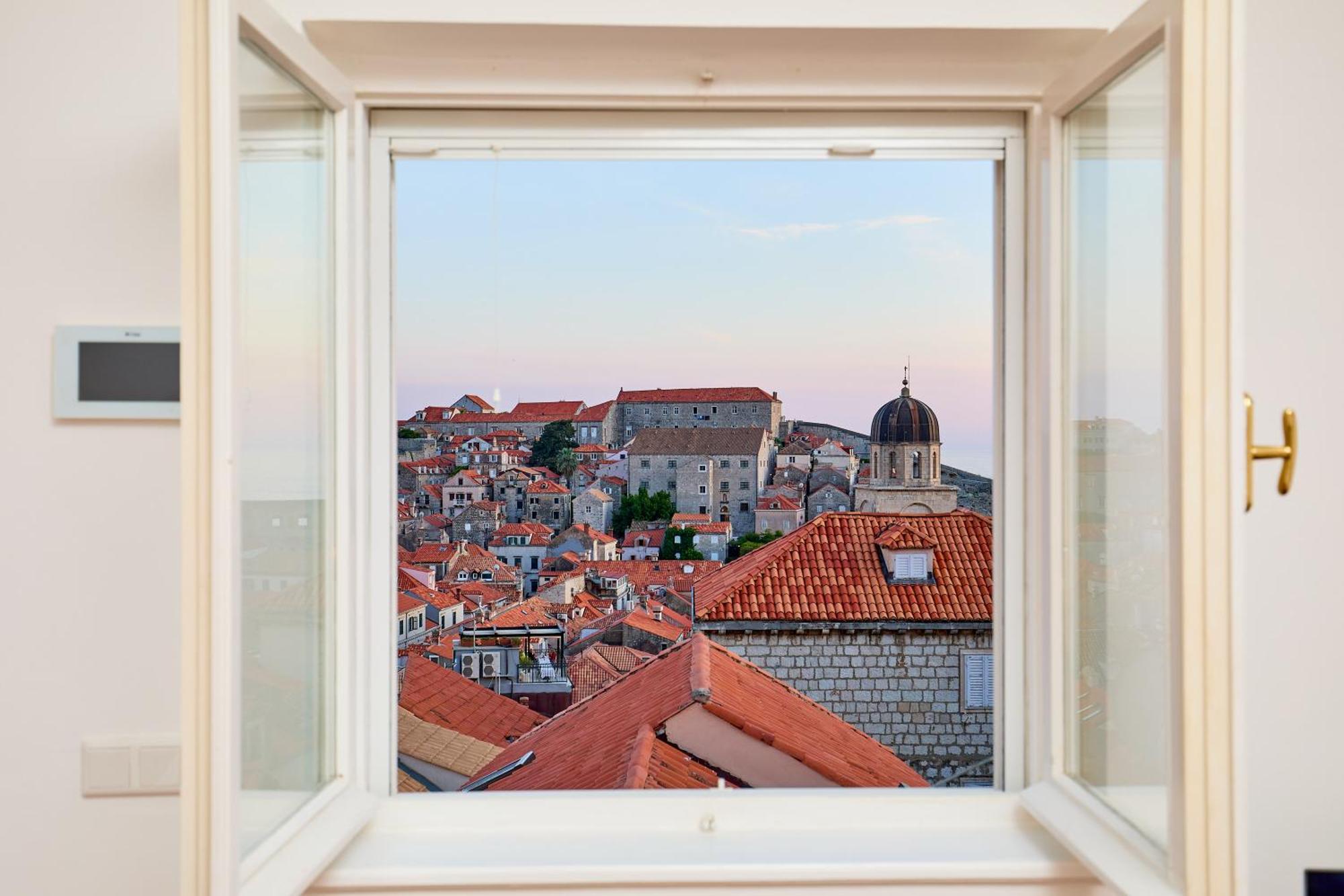 Luxury In The Old Town With Stunning Views