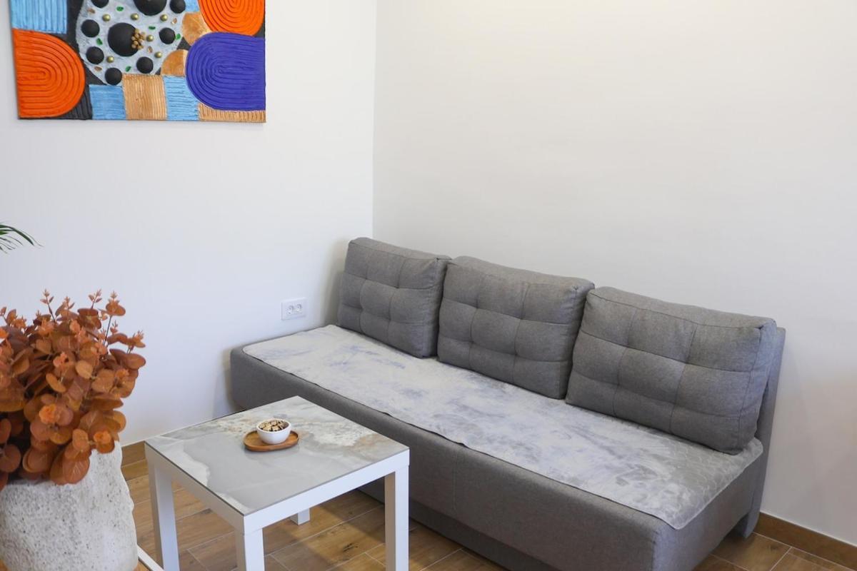Apartment Color Block Near Old Town *