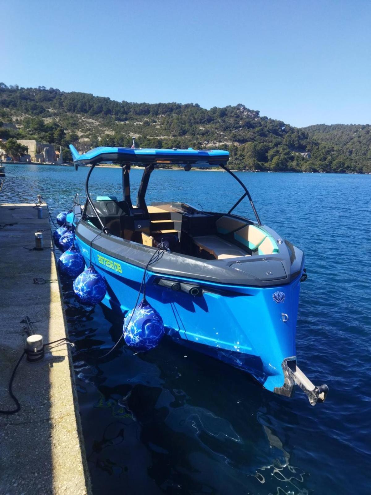 Raptor Botel Dubrovnik