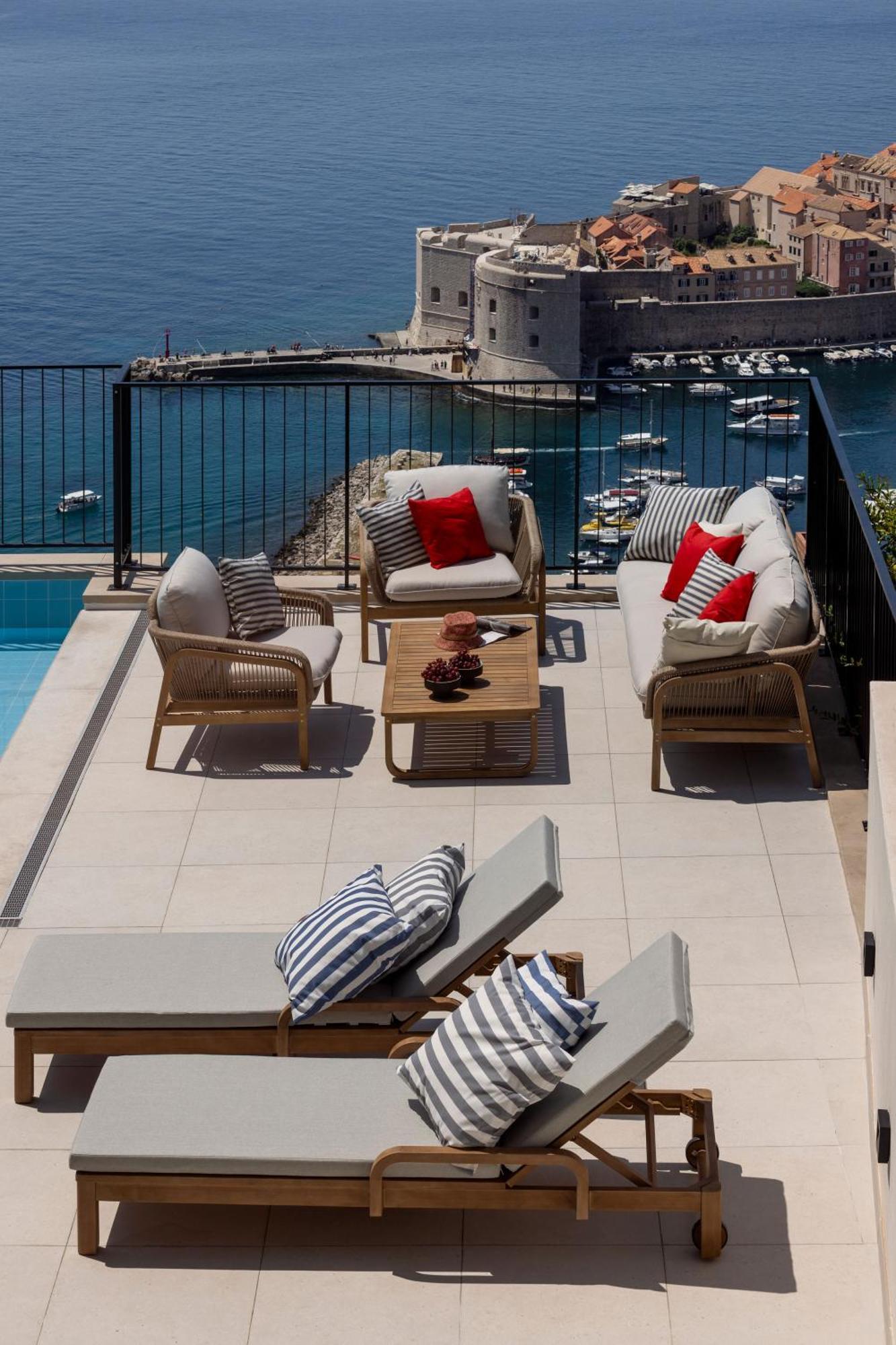 Astoria Villa *