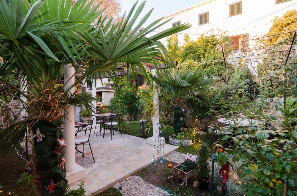 Garden Bed & Breakfast