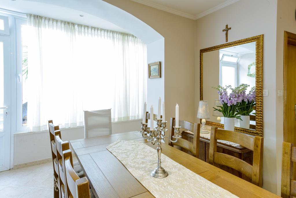 Guest house Superior Stunning Gravosa With A Free Parking