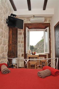 Guest house Eddie's Sea View Old Town 3*