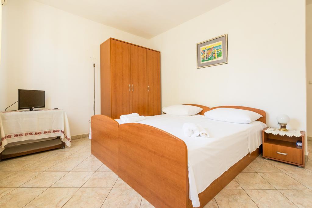 Ava And Guest house 3*