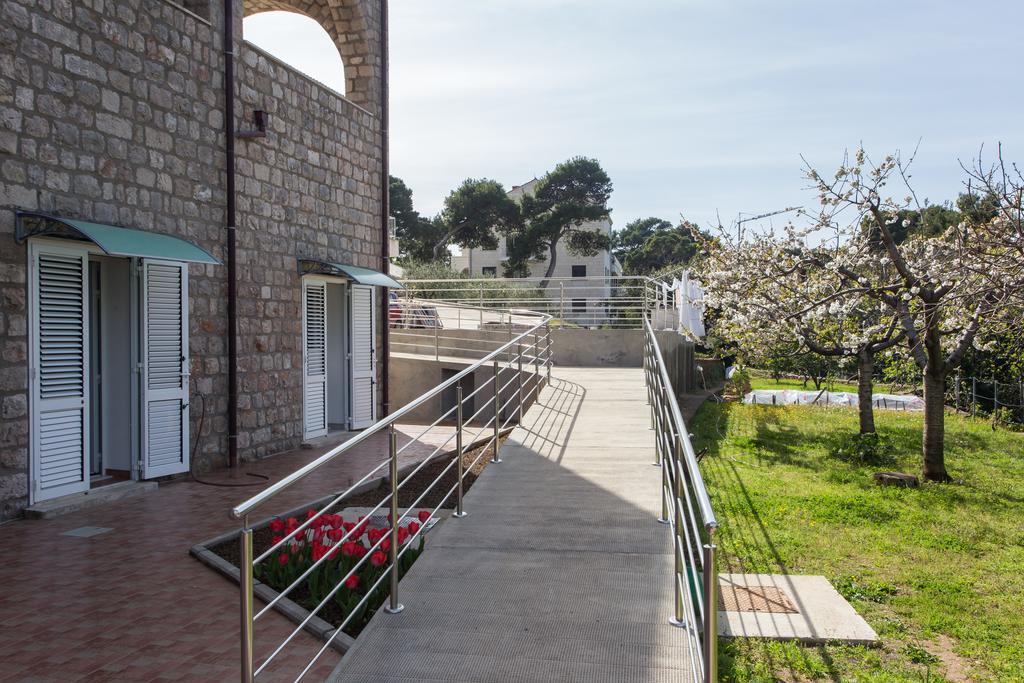 Guest house Eight Roses 3*