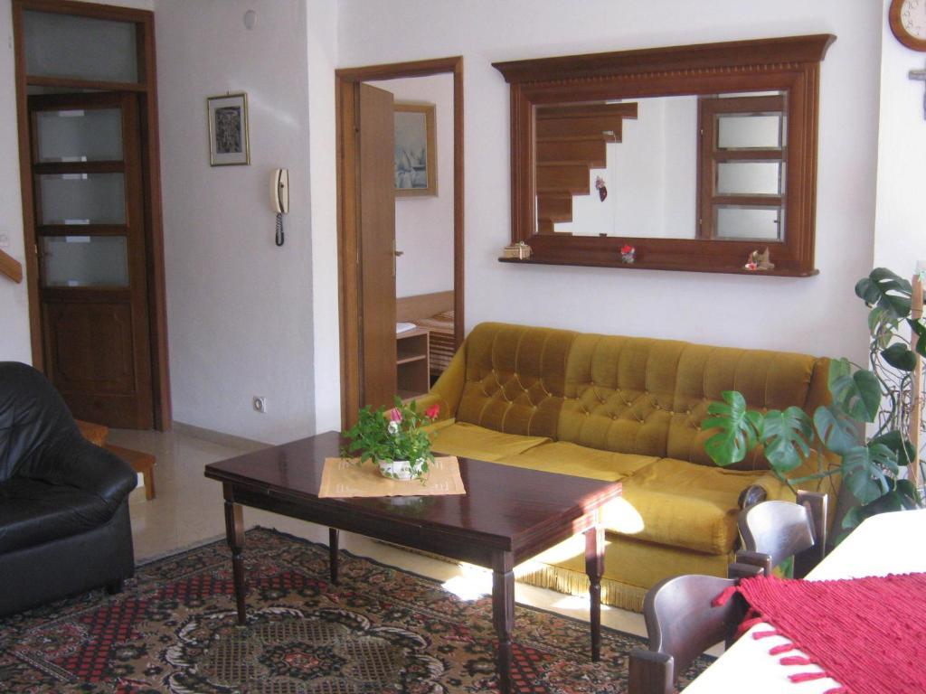 And Artemida Apartment *