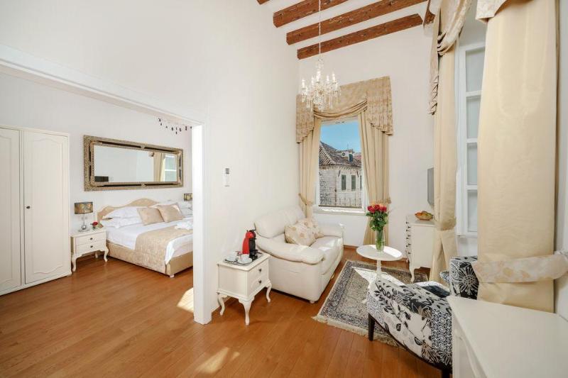 Ivan Hotel 3*