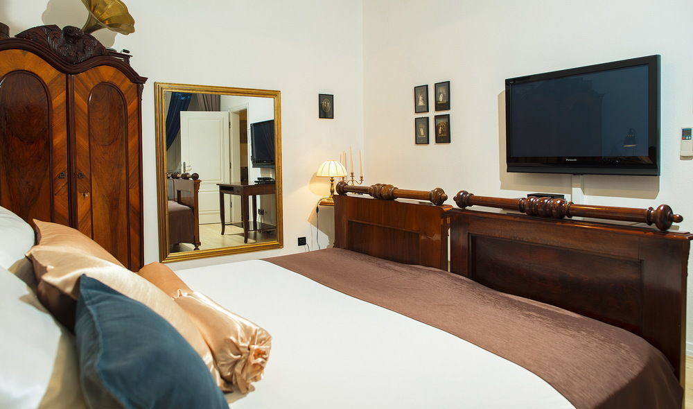 & Malo More Guest house