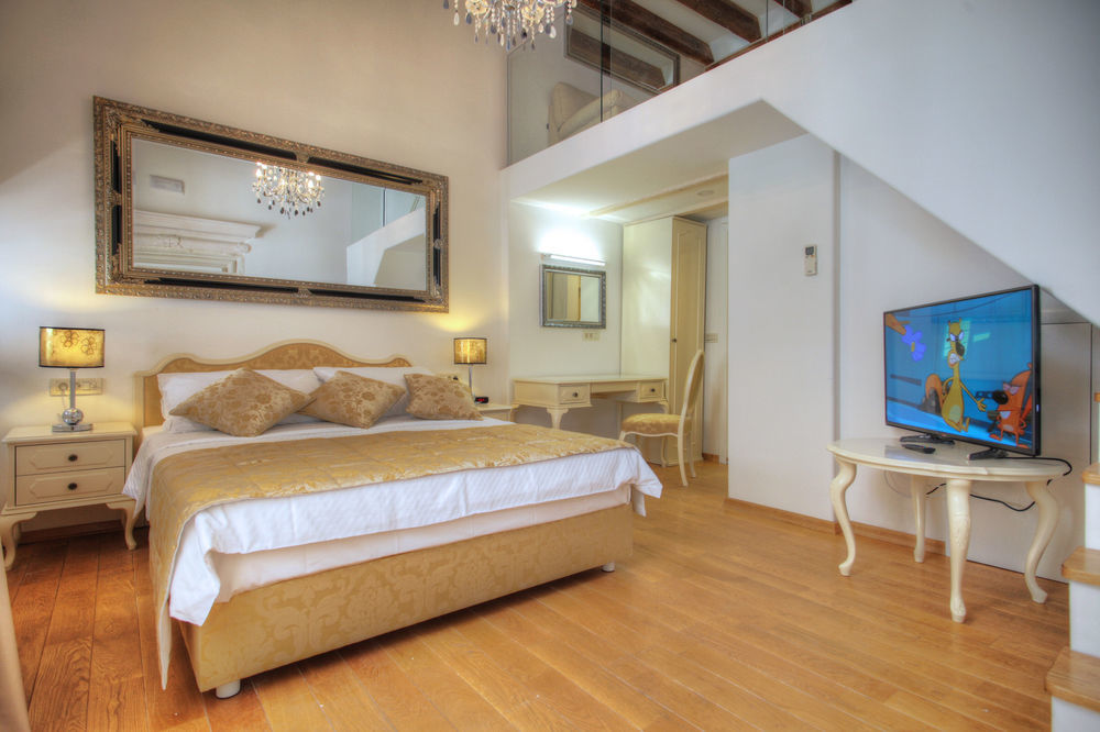 & Malo More Guest house
