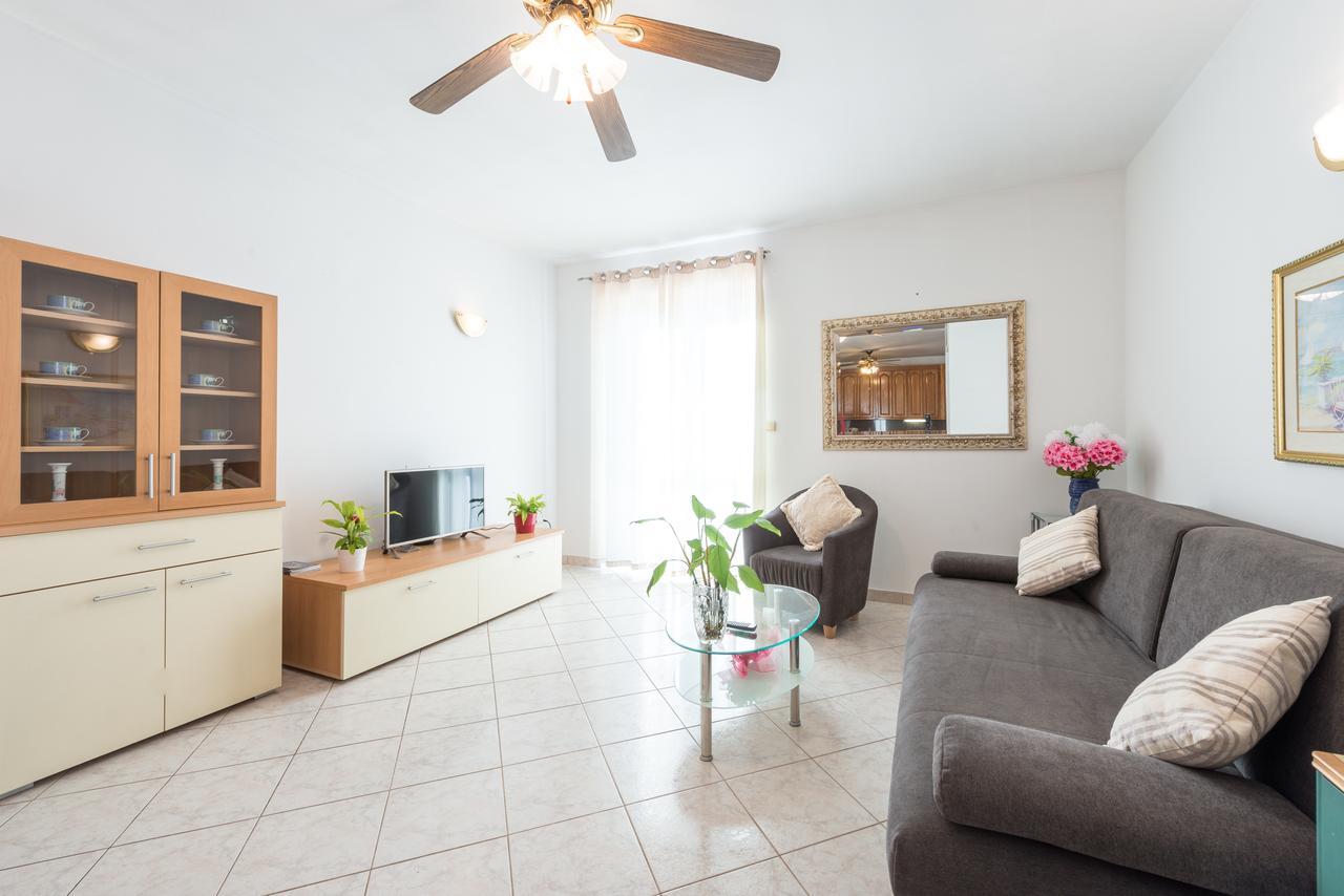 View Port Apartment