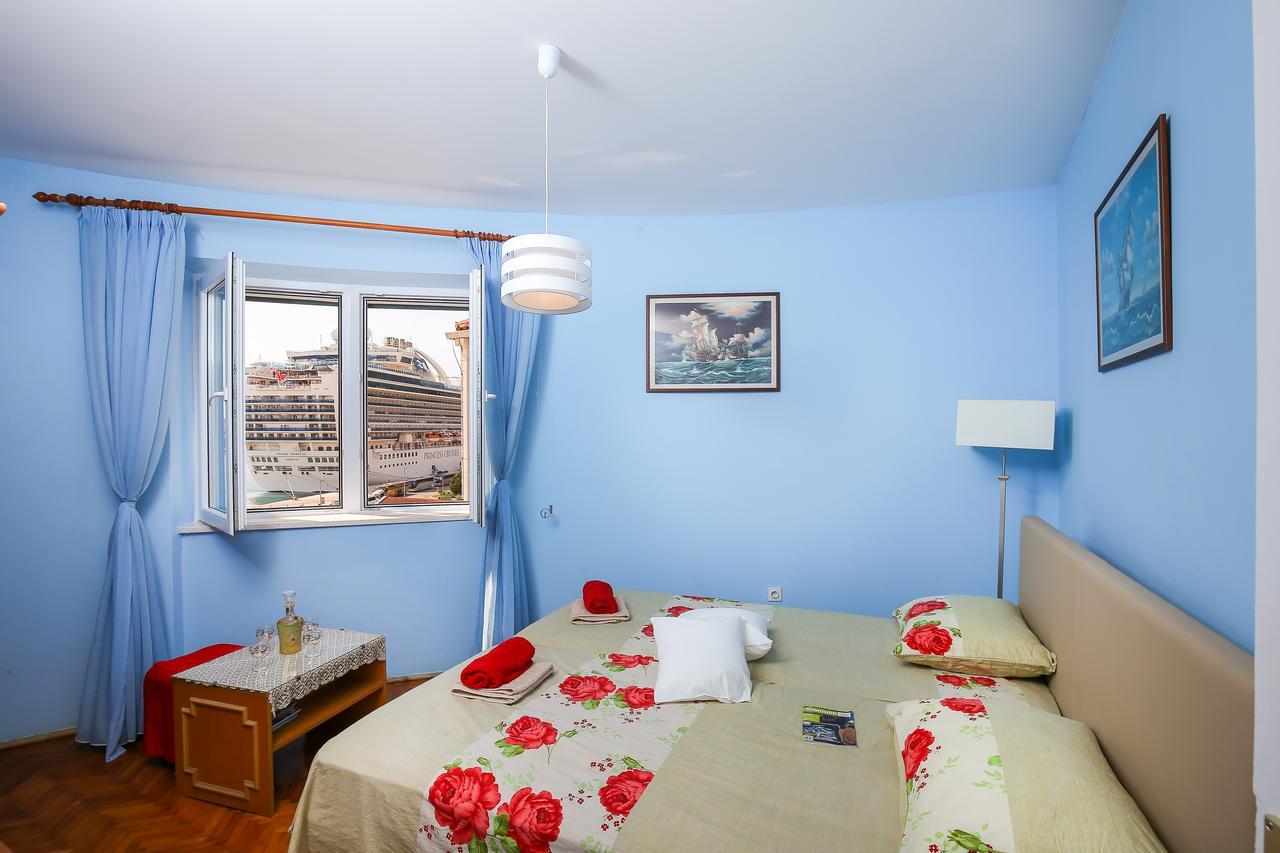 Little Lion Apartment *