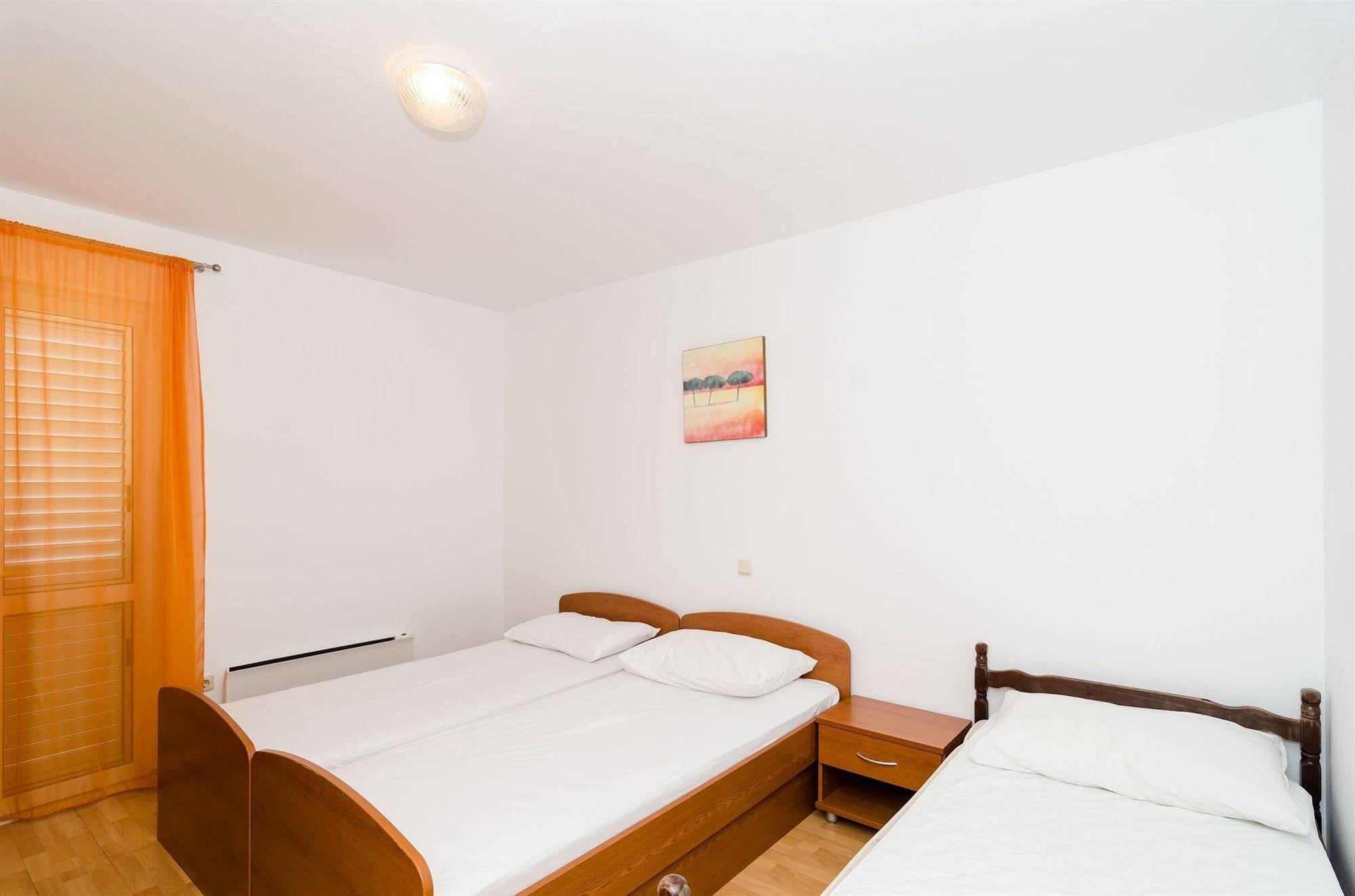 Hotel Burum *