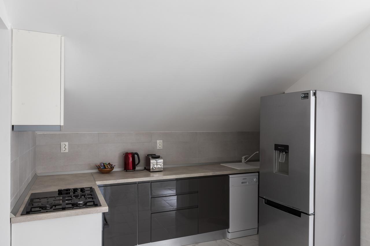 Apartment Hedonist