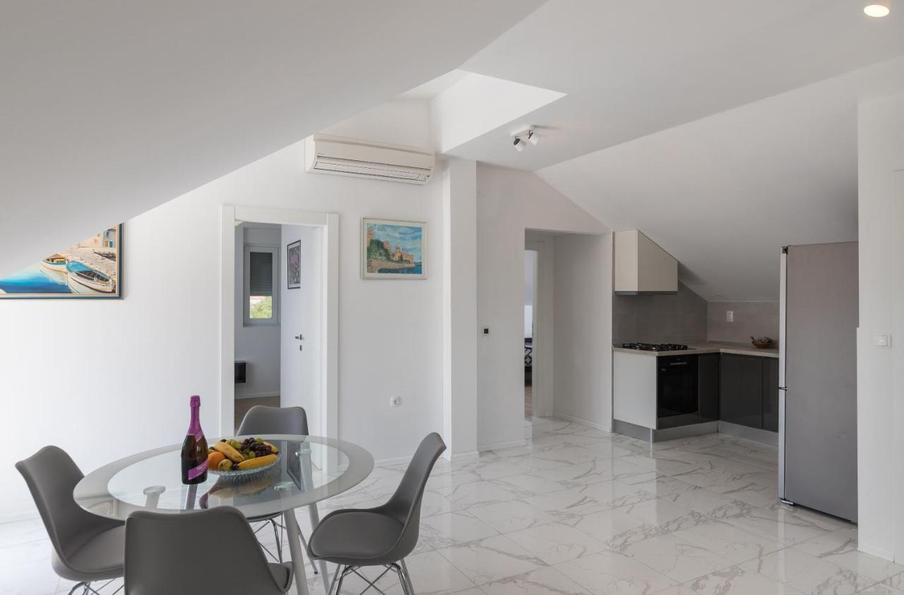 Apartment Hedonist
