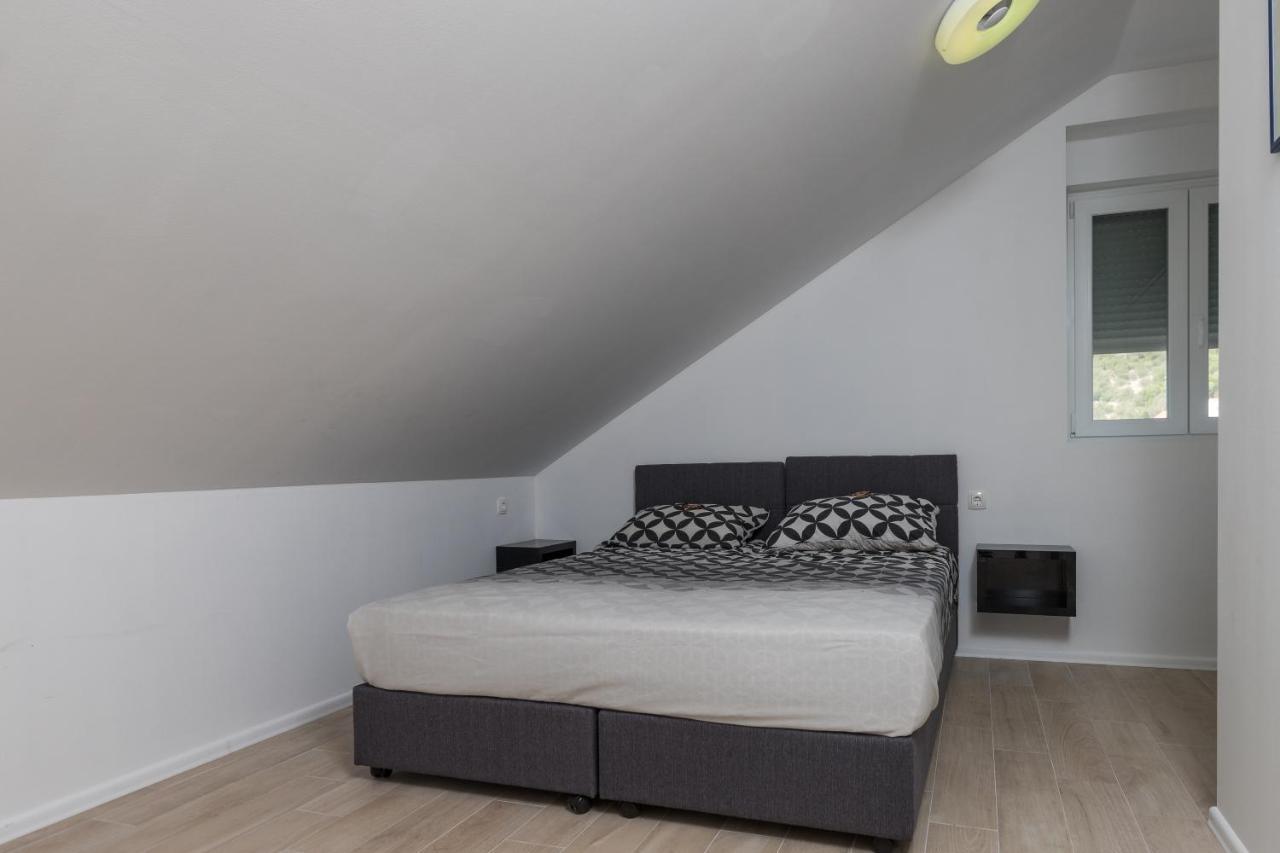 Hedonist Apartment