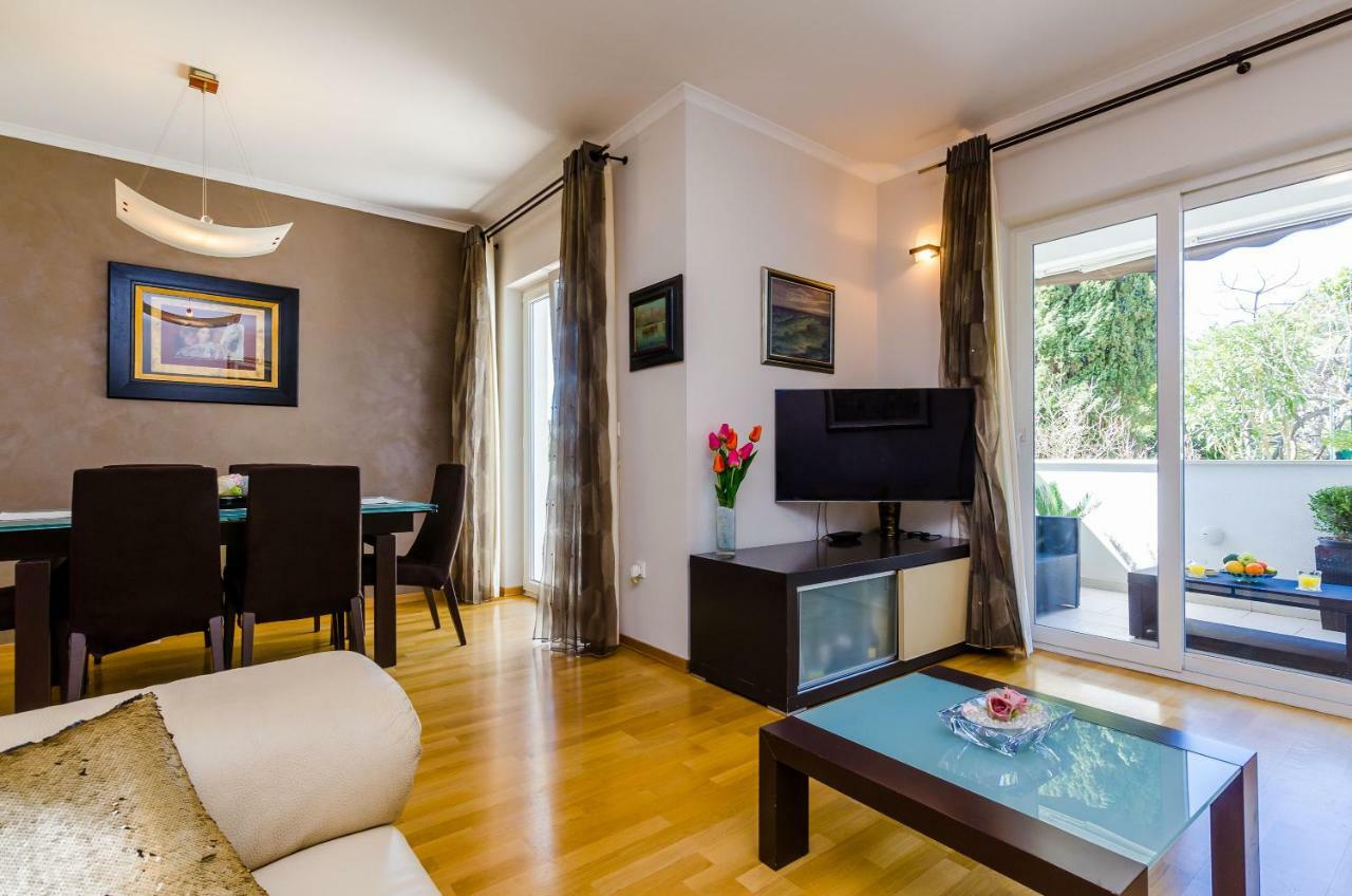 Magellan Deluxe Two Apartment