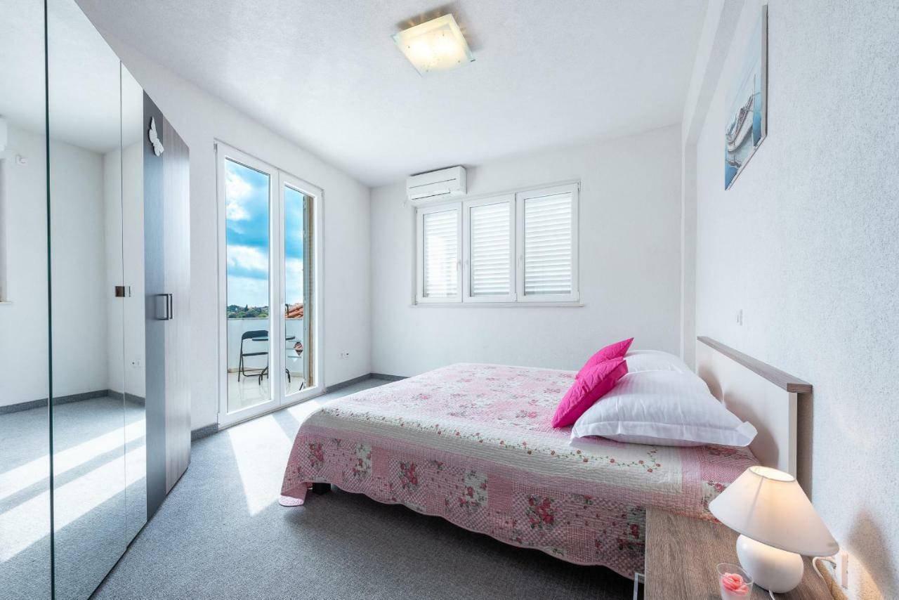 Luxury Sensation Spacious & Free Private Garage Apartment