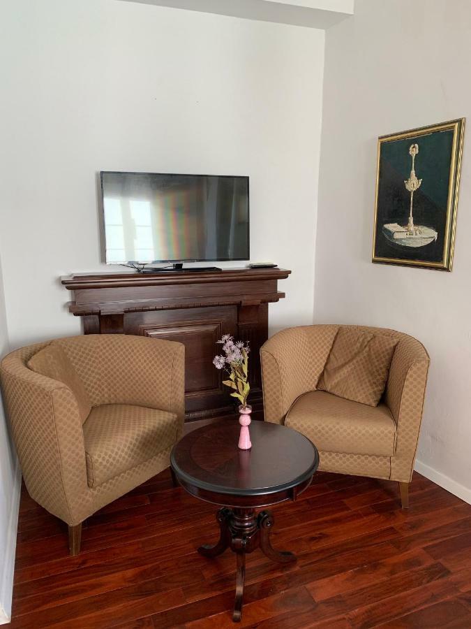 1783 Old Town Apartment