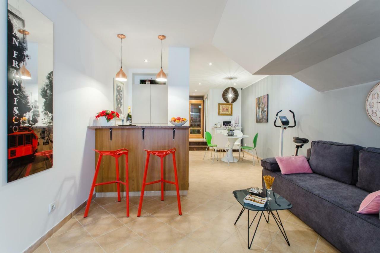 Golden Eagle Apartment *