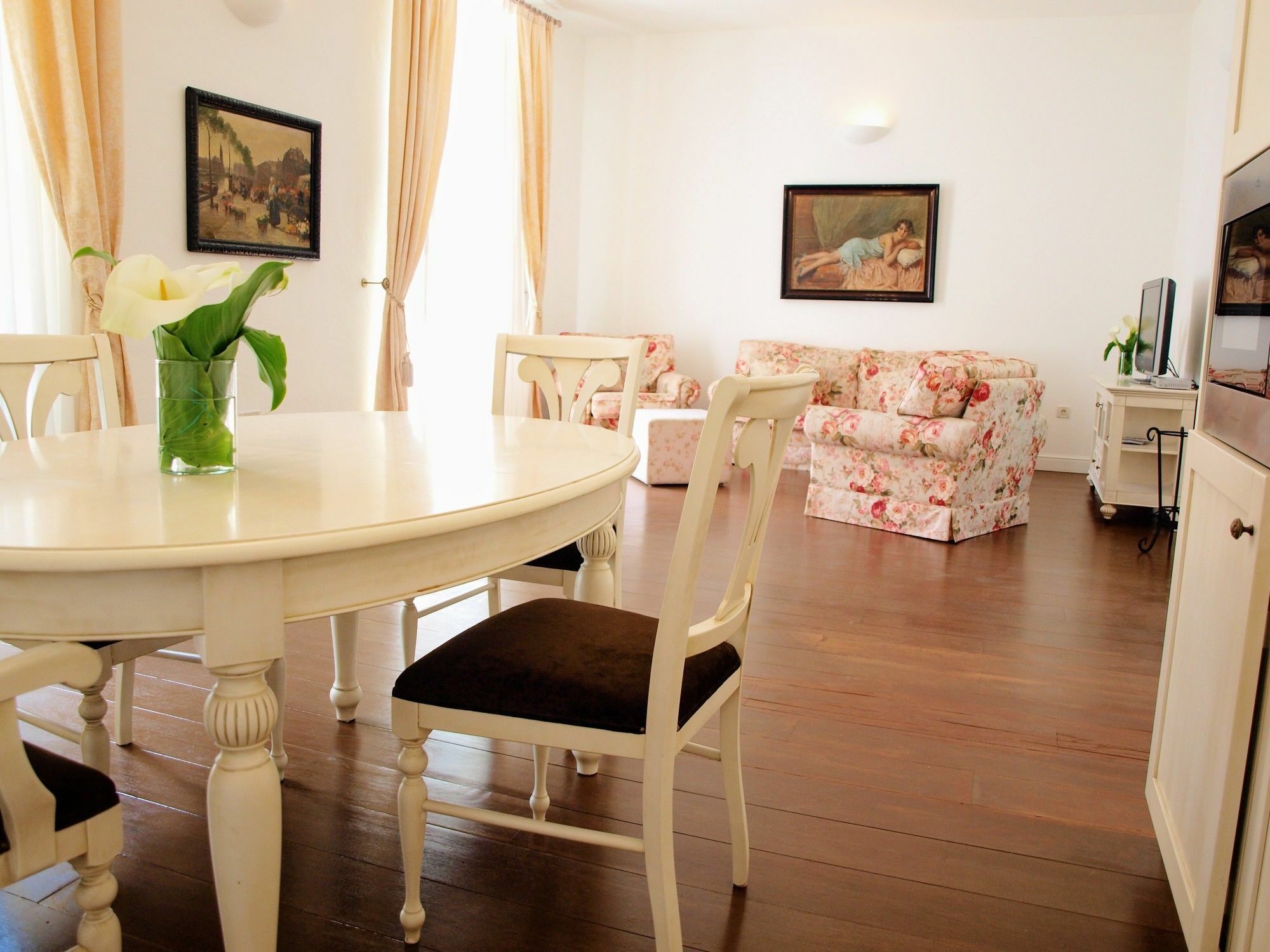Apartment The Secret