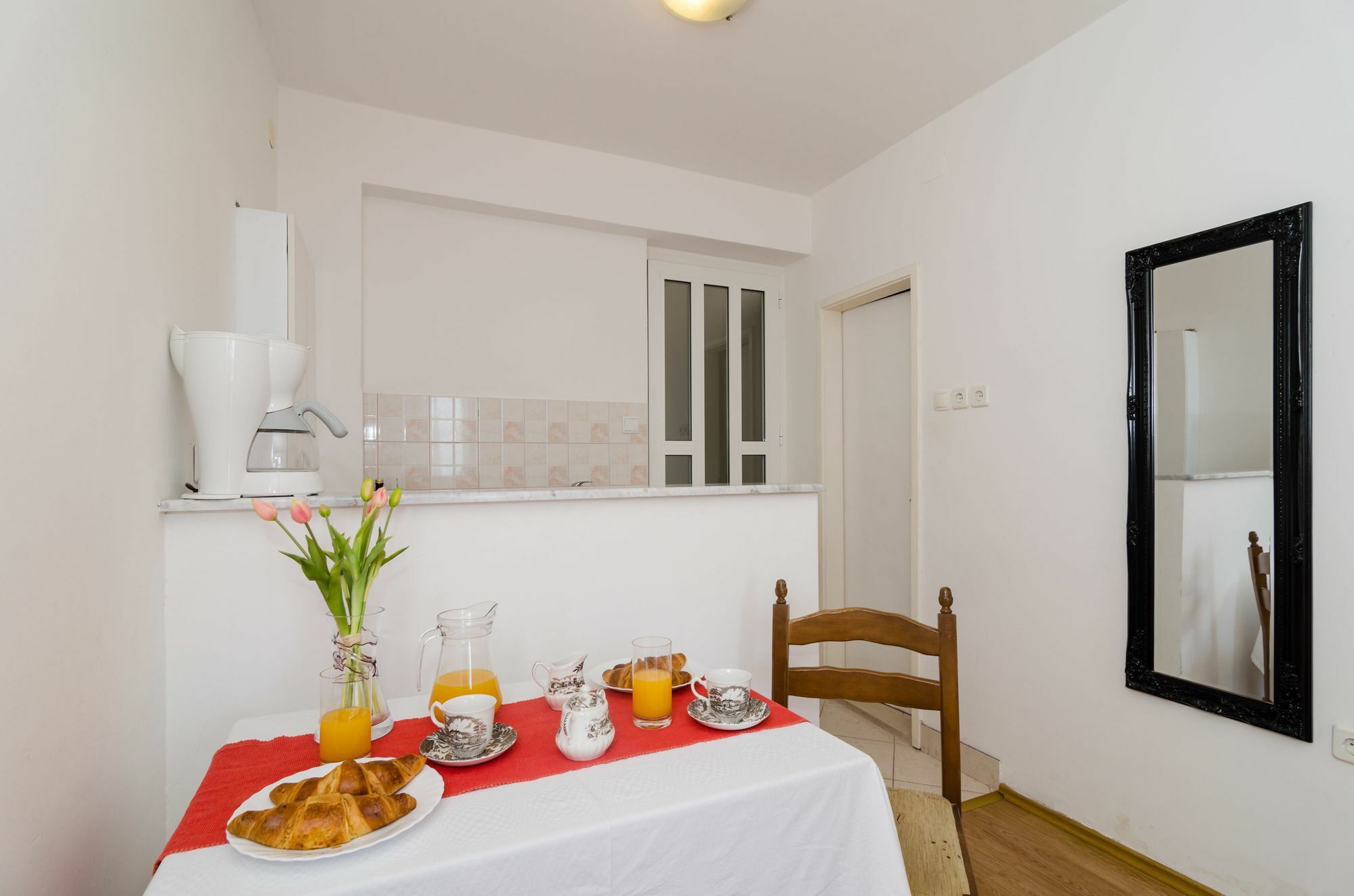 Apartments And Room Lora Guest house 3*