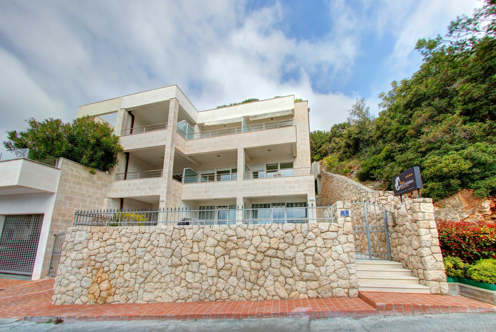 Apartment Katarina 3 *