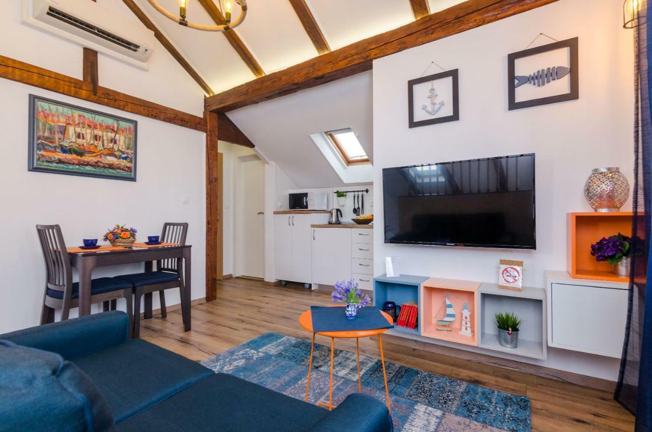 Racic Apartment *