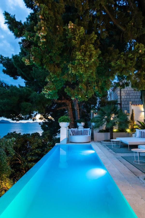 Villa Mey's Place On The *