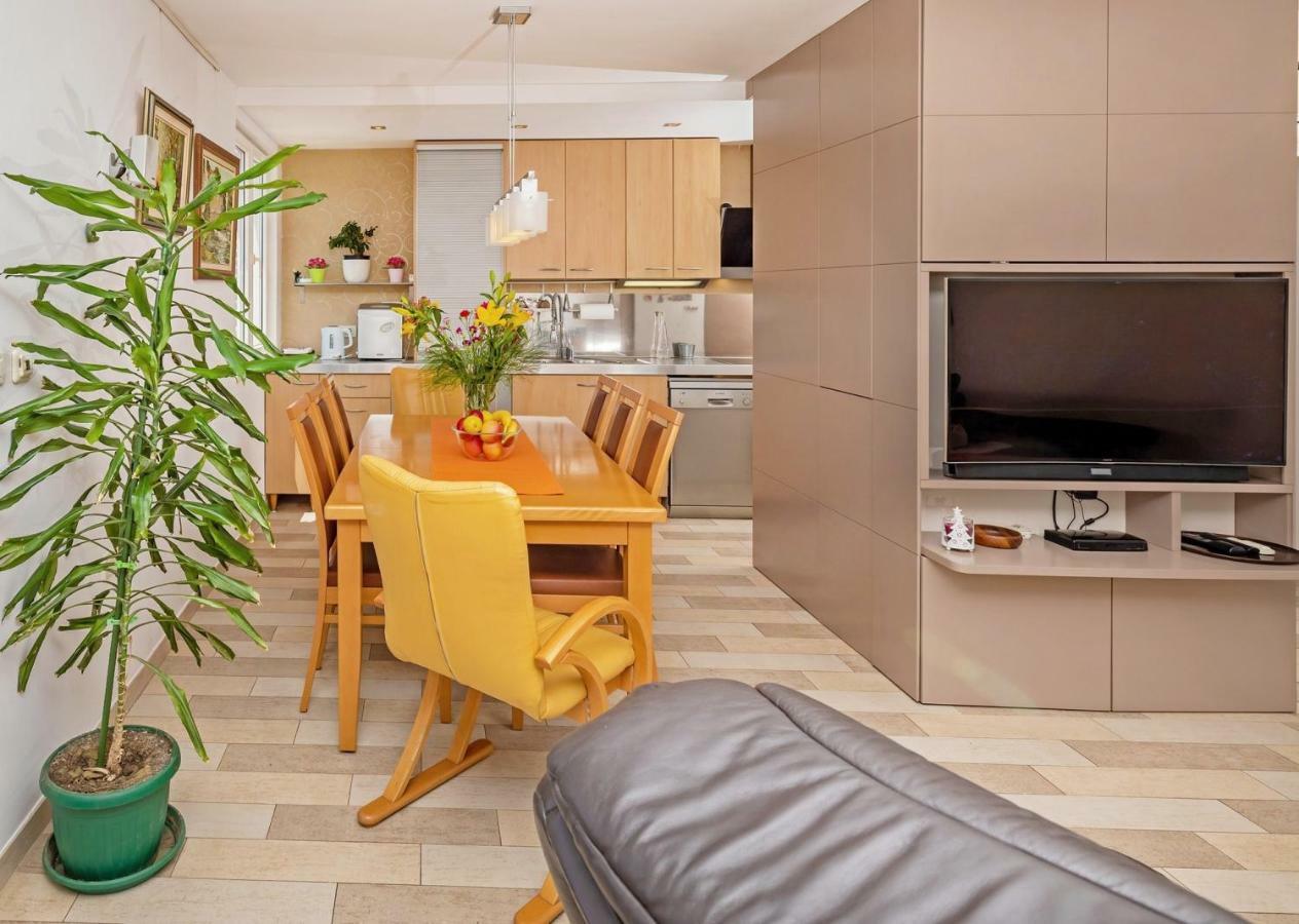 My Happy Place Apartment *