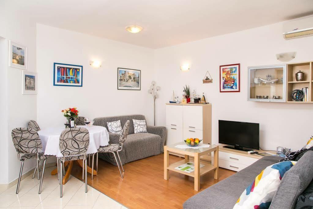 Apartment Captain *