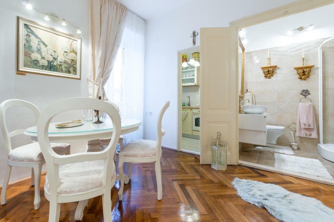 Elegant & Enchanting - At Old Town Entrance - Apartamento