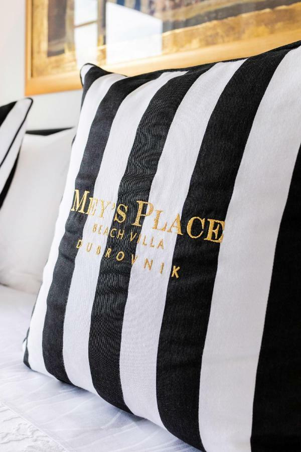 Villa Mey's Place On The *